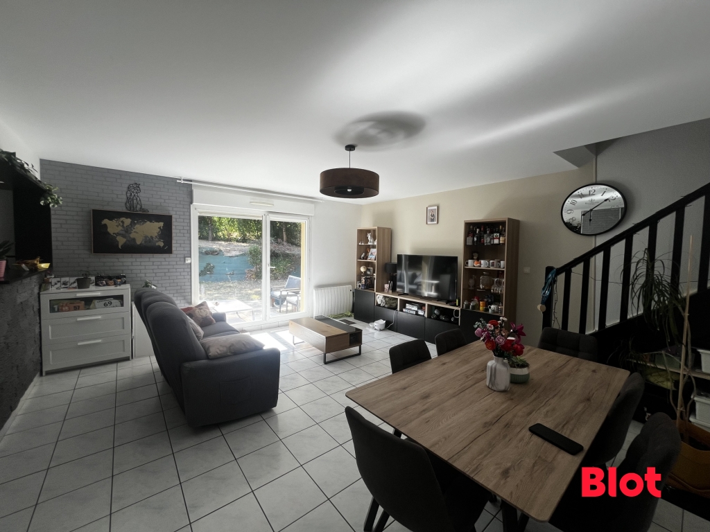 A VENDRE PAR BLOT IMMOBILIER - ORGERES - APPARTEMENT T3 - 67 m²