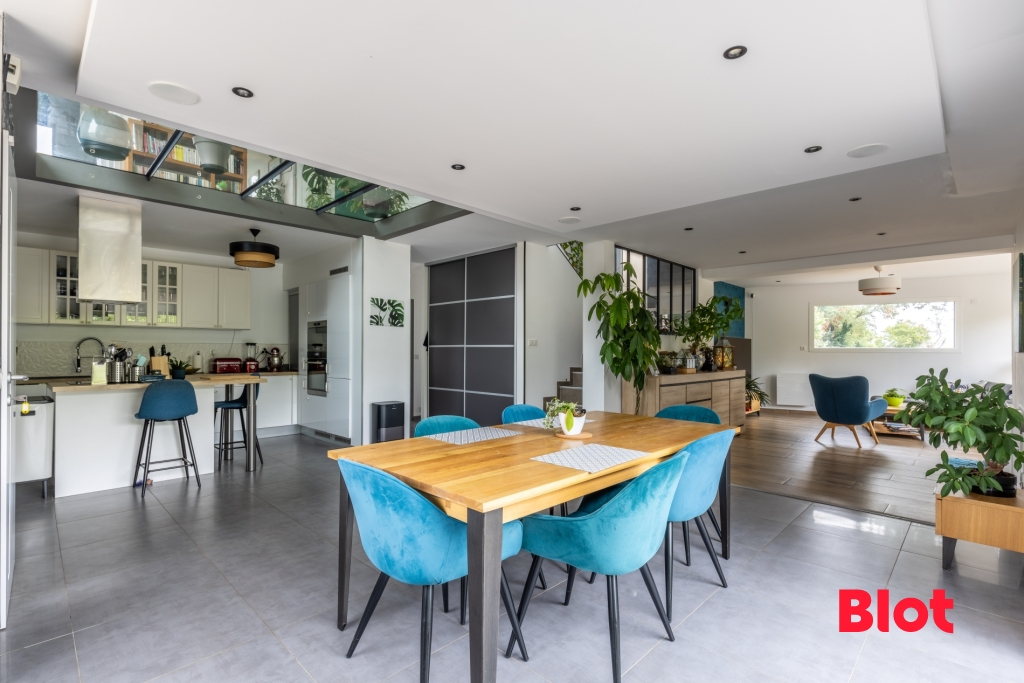 A VENDRE EN EXCLUSIVITE PAR BLOT IMMOBILIER – CHANTELOUP - MAISON T8 - 190 M² ENV.