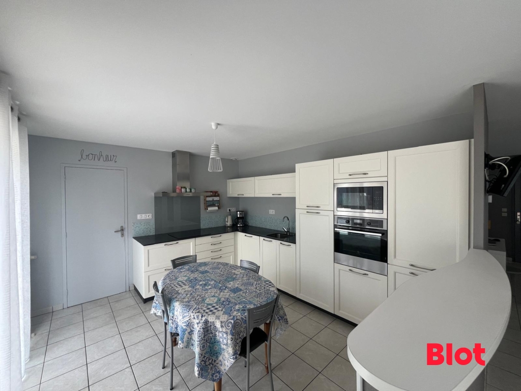 À VENDRE chez BLOT VITRE – MAISON FAMILIALE À TORCÉ – À 10 MIN DE VITRÉ