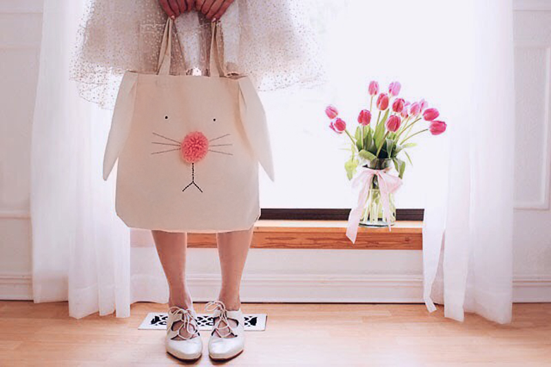 Tote bag avec un nez de lapin en pompon rose