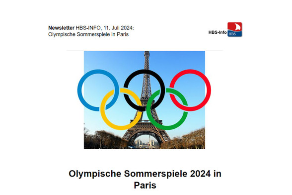 Der Eifelturm mit den Olympischen Ringen im Vordergrund. Text: Olympische Sommerspiele 2024 in Paris