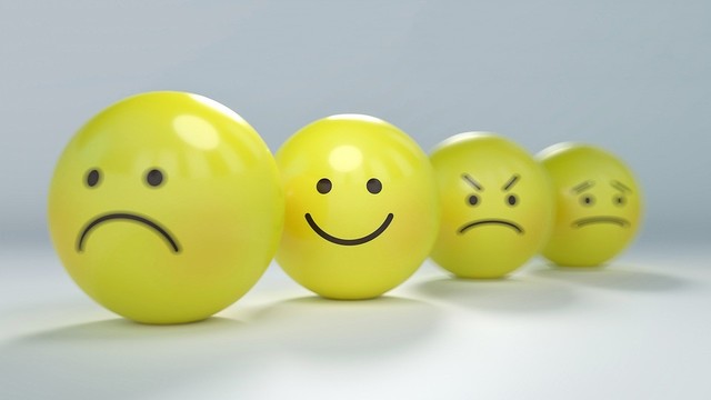 4 Smileys mit verschiedenen Gesichtsausdrücken