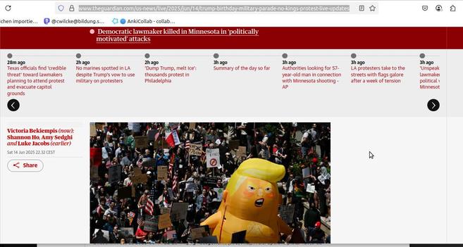 Man siehtreine Unterseite des englischen Guardian, auf der die News zu den 'No Kings'-Protesten hereinlaufen. Die Ermordung der demokratischen Parteimitglieder beherrscht  die Seite