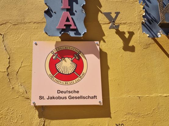 Schild der dt. Jakobusgesellschaft 