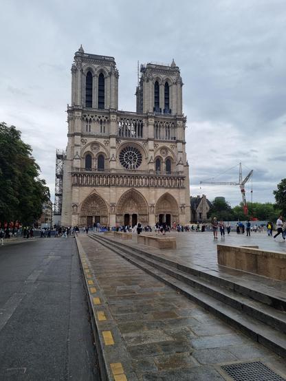Notre Dame von außen 