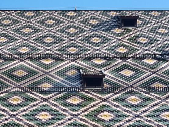 Buntes Dach des Doms