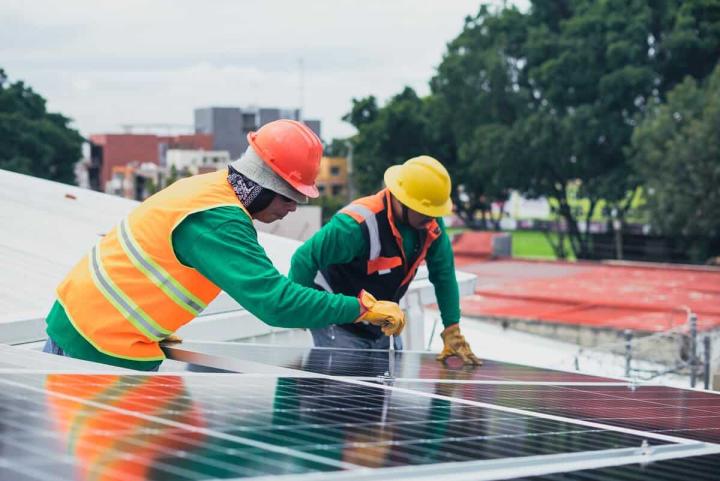 Installation panneaux solaires : Comment bien les orienter ?
