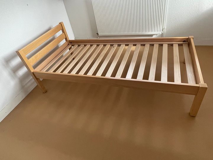 Lit 190/90 avec sommier bois l’hêtre massif vernis - Literie d'occasion