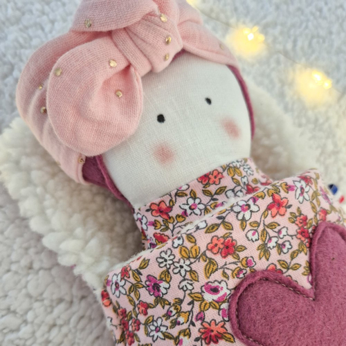 Poupée et son sac de couchage