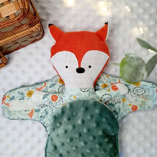 Petit renard et son sac de couchage