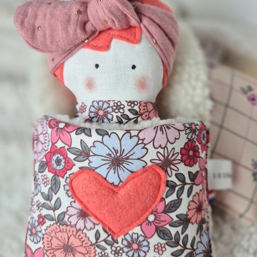 Poupée et son sac de couchage