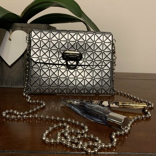 Pochette cuir végan motif geométrique - argent
