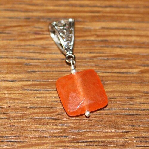 Pendentif pierre semi précieuse - jade orange carré facetté 14mm
