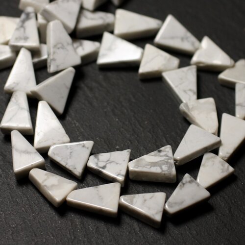 Fil 33cm 30pc env - perles de pierre - howlite triangles 9-12mm - 8741140013131