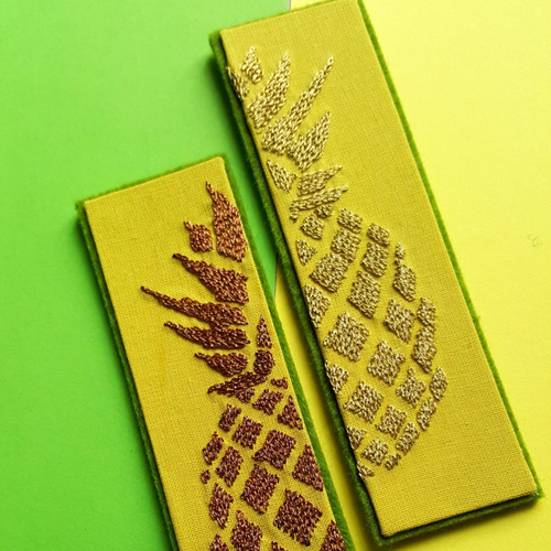 Marque-pages, ananas brodé main - signet ananas version paillettes.