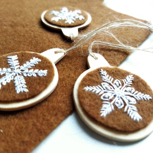 Kit à broder "décoration flocons de noël"