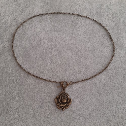 Collier fleur bronze