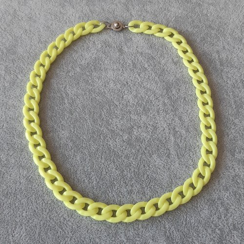 Collier chaîne acrylique jaune