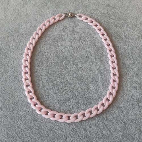 Collier chaîne acrylique rose