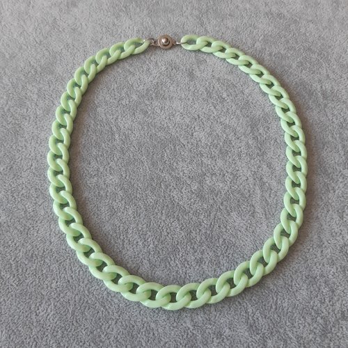 Collier chaîne acrylique vert pomme