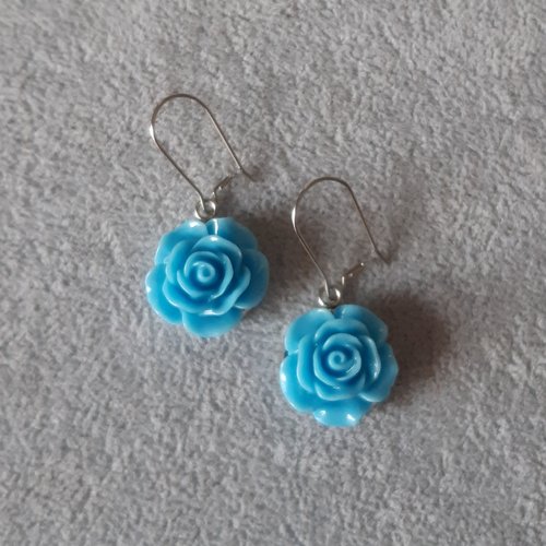 Boucles d'oreilles cabochons fleurs bleues