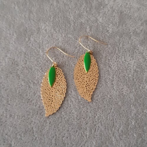Boucles d'oreilles émail feuilles vertes