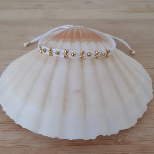 Bracelet macramé blanc et perles dorées