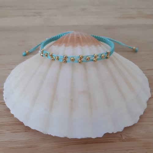 Bracelet macramé bleu et perles dorées