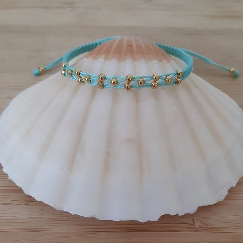 Bracelet macramé vert d'eau et perles dorées