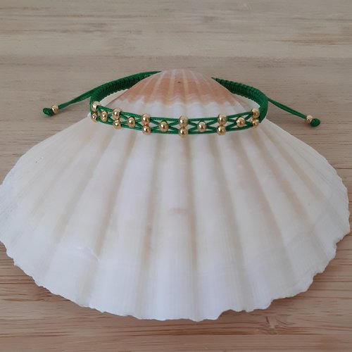 Bracelet macramé vert et perles dorées