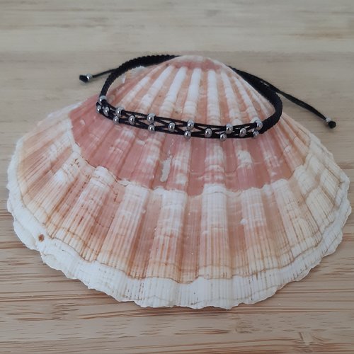 Bracelet macramé noir et perles argentées