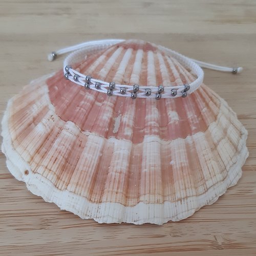Bracelet macramé blanc et perles argentées
