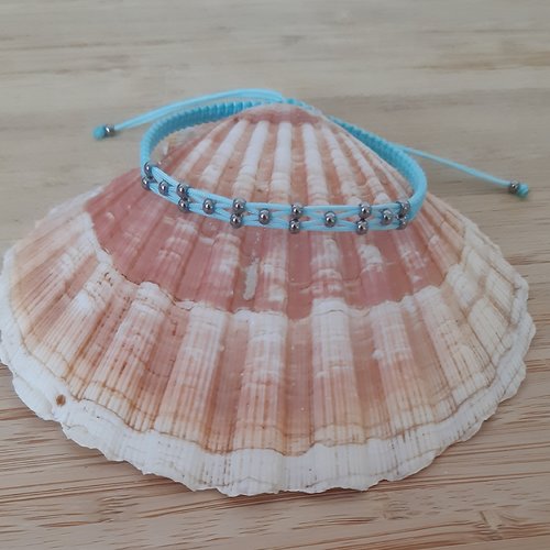 Bracelet macramé bleu et perles argentées
