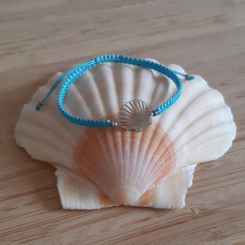 Bracelet macramé bleu clair, coquillage et perles argentées