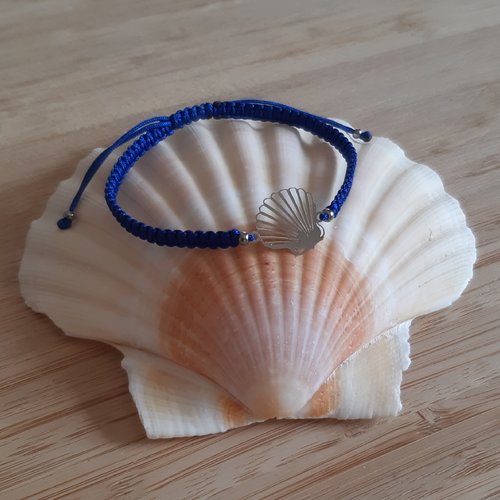 Bracelet macramé bleu, coquillage et perles argentées