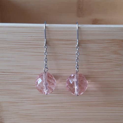 Paire boucles d'oreilles chaînes et perles roses