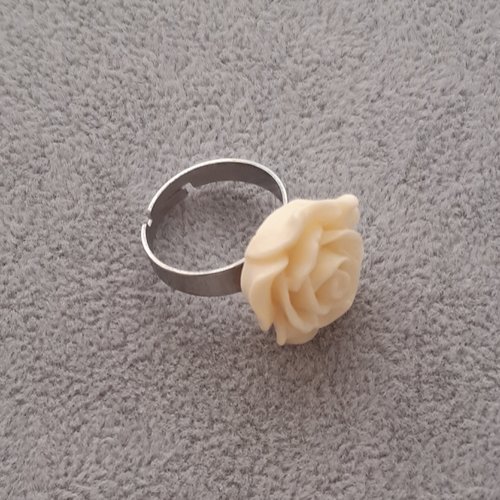 Bague ajustable fleur beige