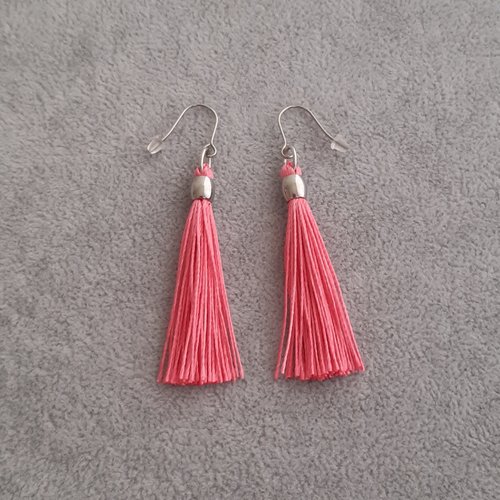 Boucles d'oreilles pompons roses fuschia