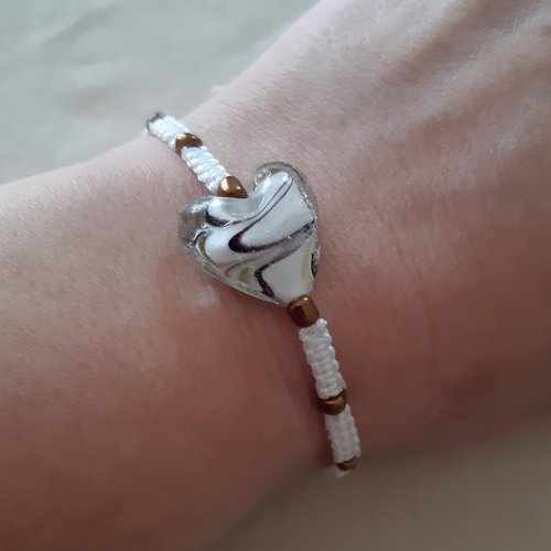 Bracelet façon macramé coeur blanc