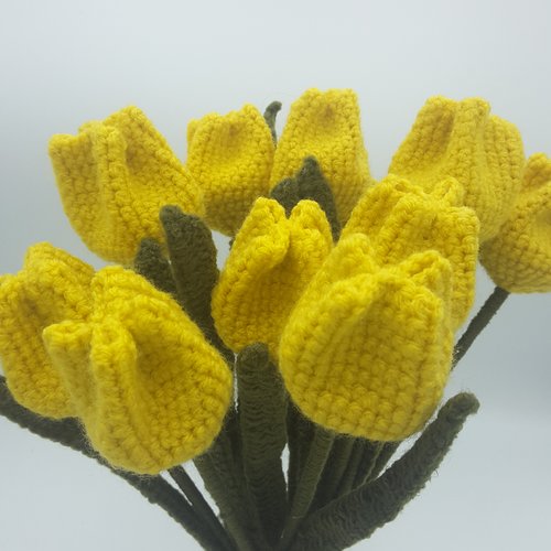 Bouquet de tulipes jaunes réalisées au crochet, cadeau femme, fête des mères, saint valentin
