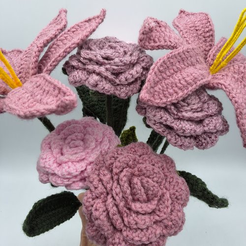 Bouquet de fleurs, lys et roses, crochet, cadeau,