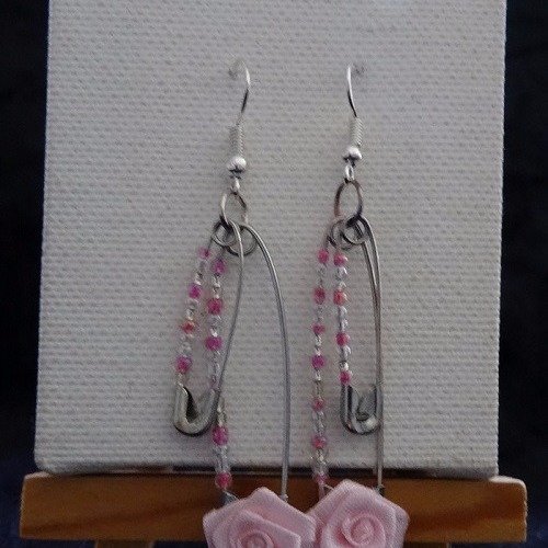 Boucles d'oreilles épingles perles et rose