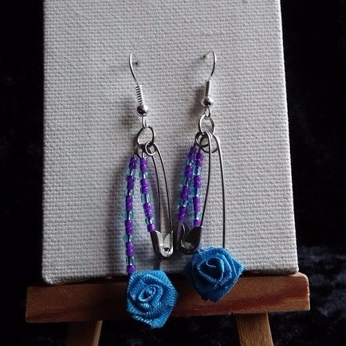 Boucles d'oreilles épingles rose et perles violet et bleu