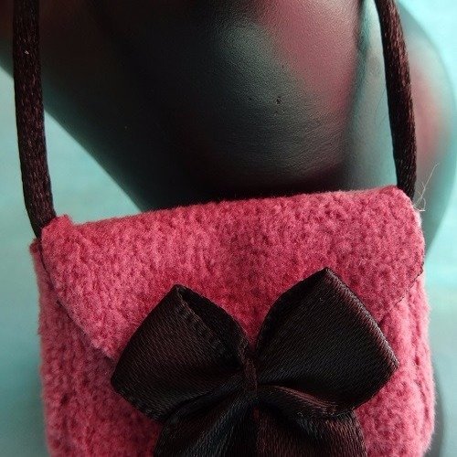 Mini sac pour poupée suédine vieux rose et noeud satin noir