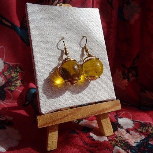 Boucles d'oreilles billes et cage à perle dorée 2