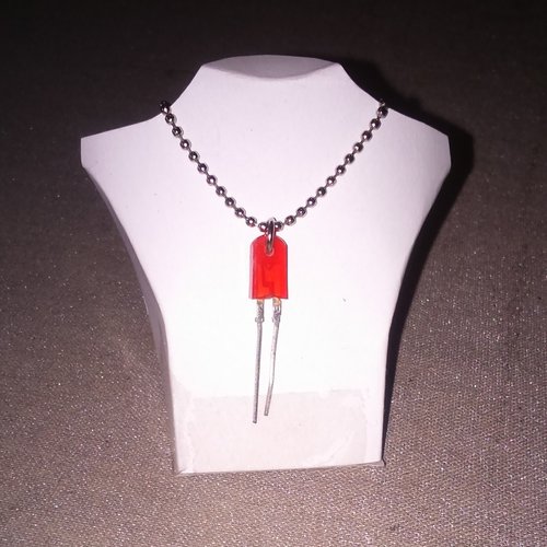 Collier doll miniature led rouge