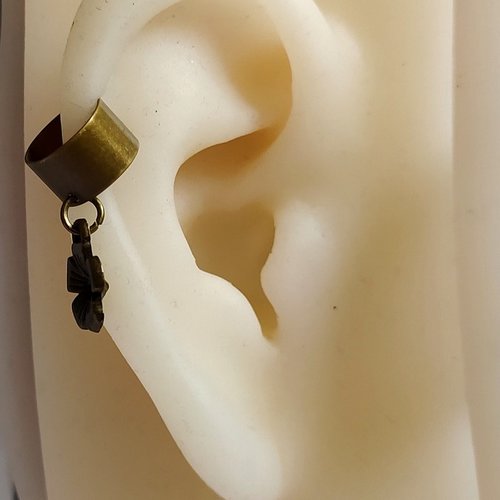 Bague d'oreille simple bronze breloque métal (plusieurs modèles disponibles)