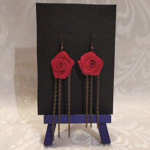 Boucles d'oreilles grandes roses et chaines (2 modèles)