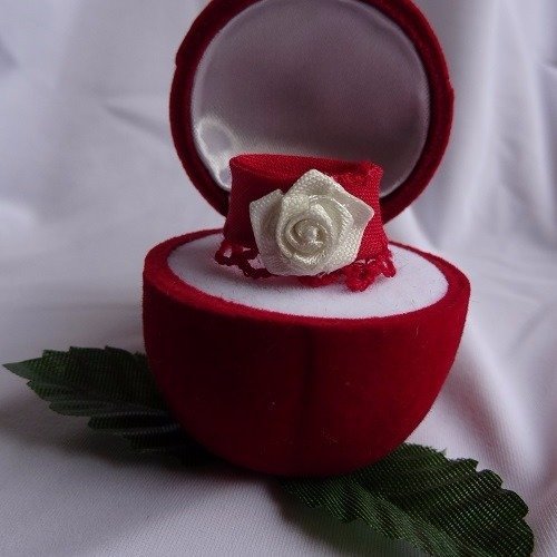 Bague rose picots blanche et rouge