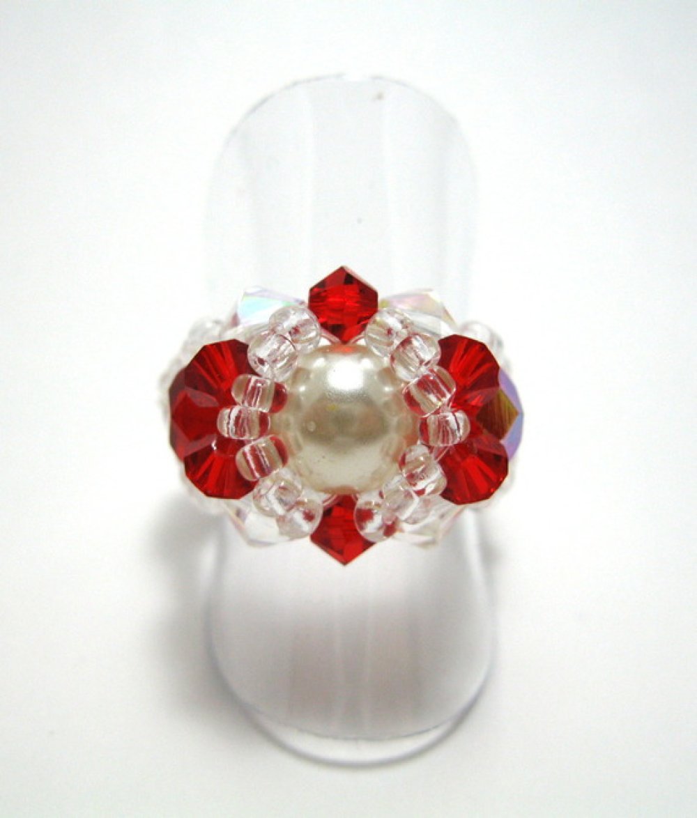 Bague fantaisie en perles swarovski rouges et blanches Bague fantaisie en perles swarovski rouges et blanches